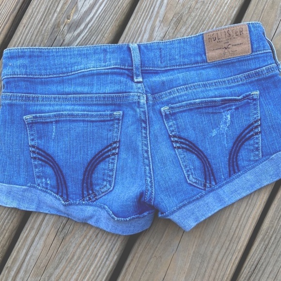 HP 🥳💕 Hollister: Distressed shorts - Picture 3 of 5